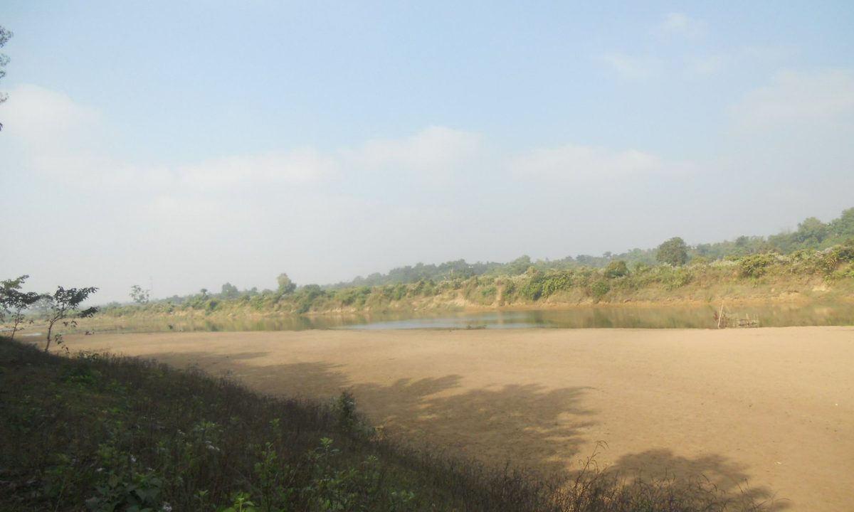 পানিহাটায় শীতের ভোগাই নদী ও বালুচর