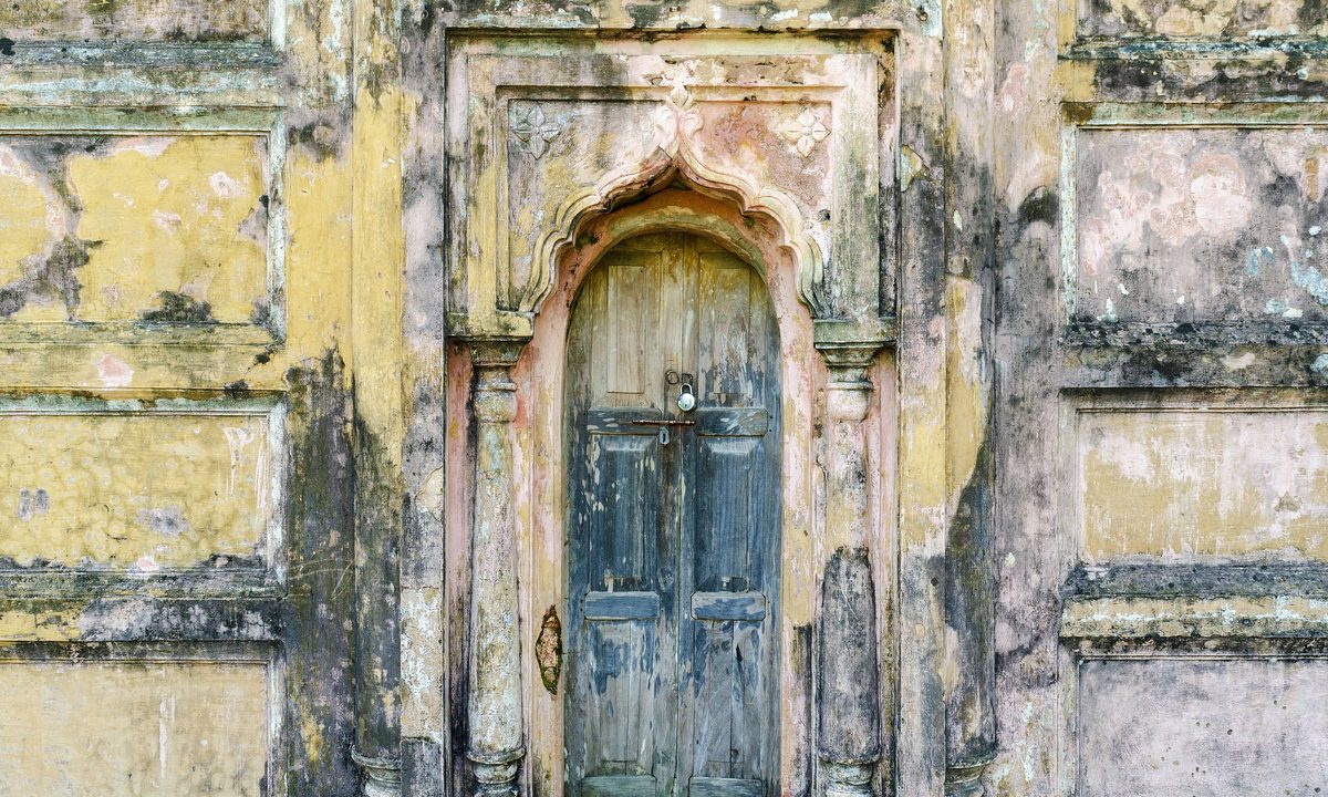ঘাগড়া খান বাড়ি মসজিদের দরজা ও দেয়ালের কারুকাজ
