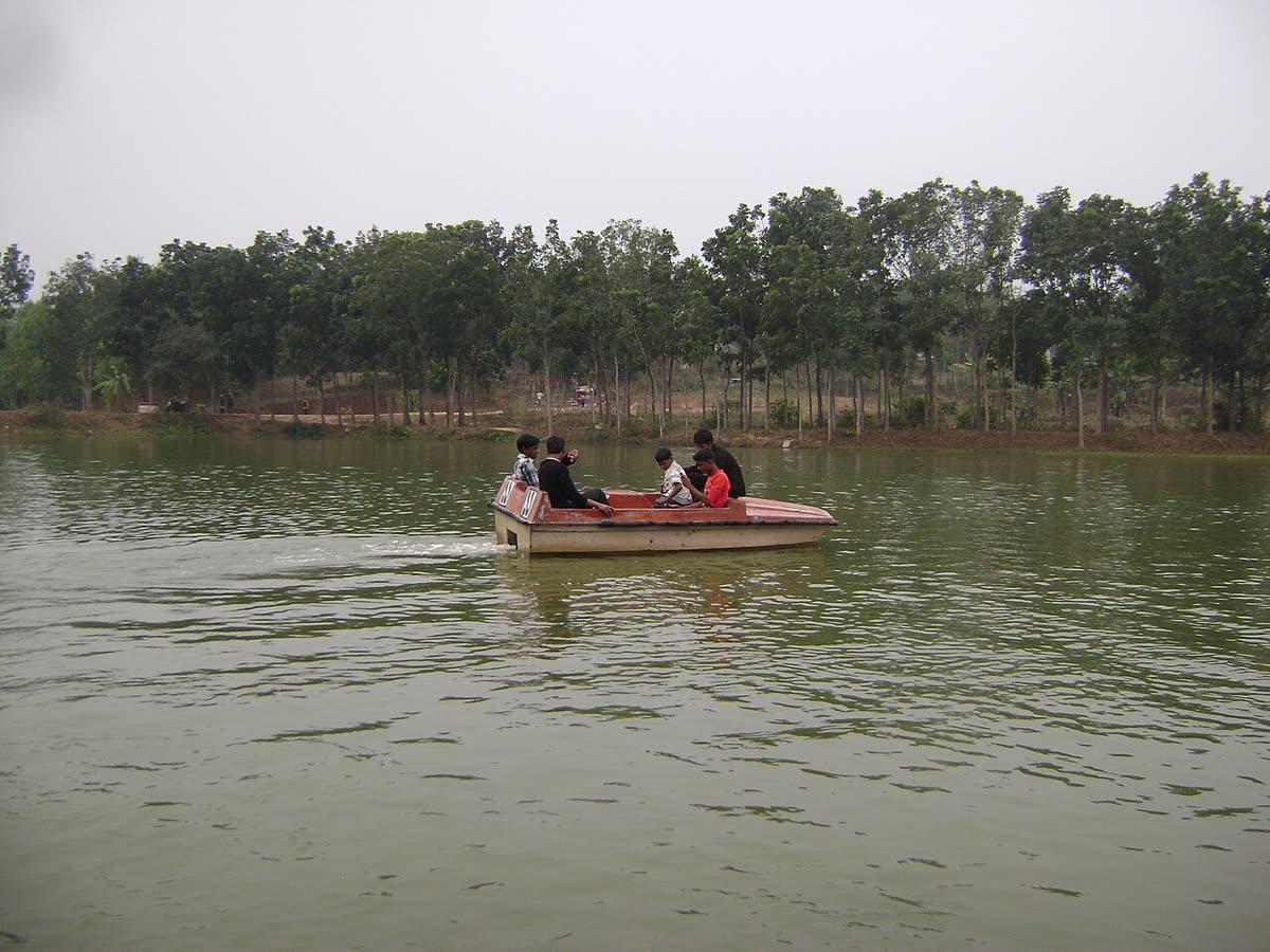 গজনী অবকাশ কেন্দ্রের লেক