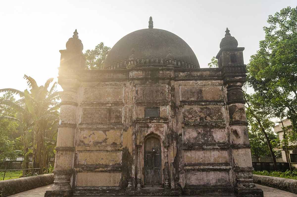 ঝিনাইগাতীর এক গম্বুজবিশিষ্ট ঘাগড়া খান বাড়ি জামে মসজিদ