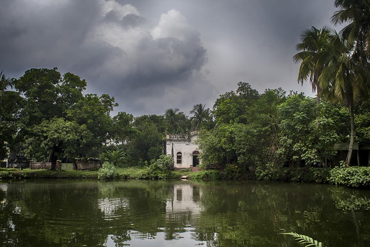 শ্রী শ্রী গোপীনাথ ও অন্নপূর্ণা মন্দির ও সামনের পুকুর